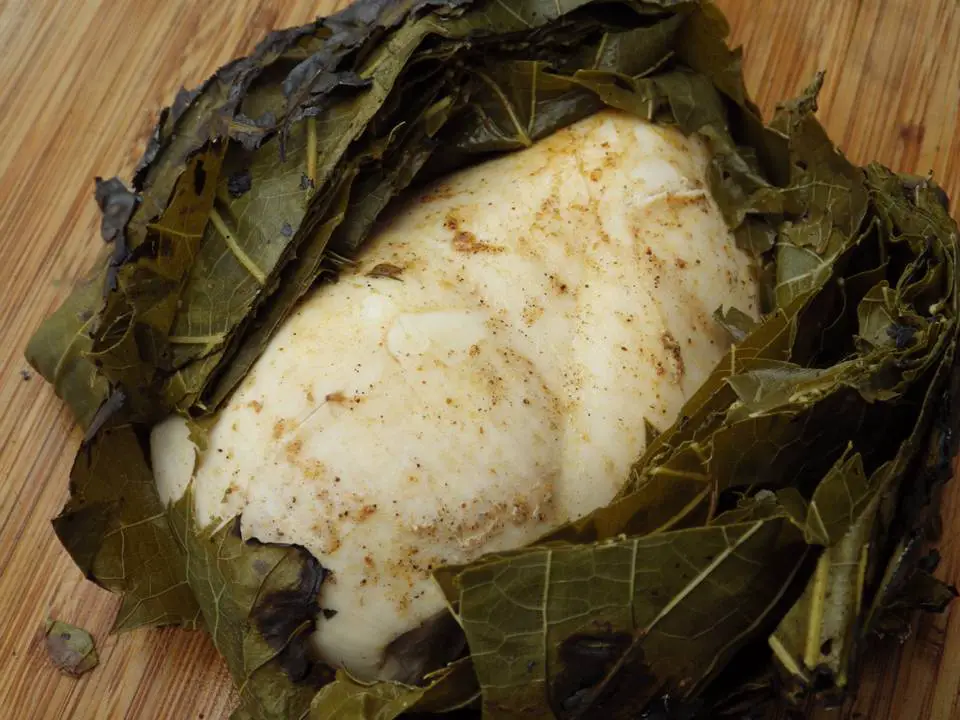 CHICKEN BAKED IN GRAPE LEAVES