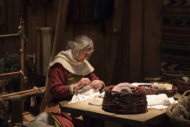 WOMAN SEWING